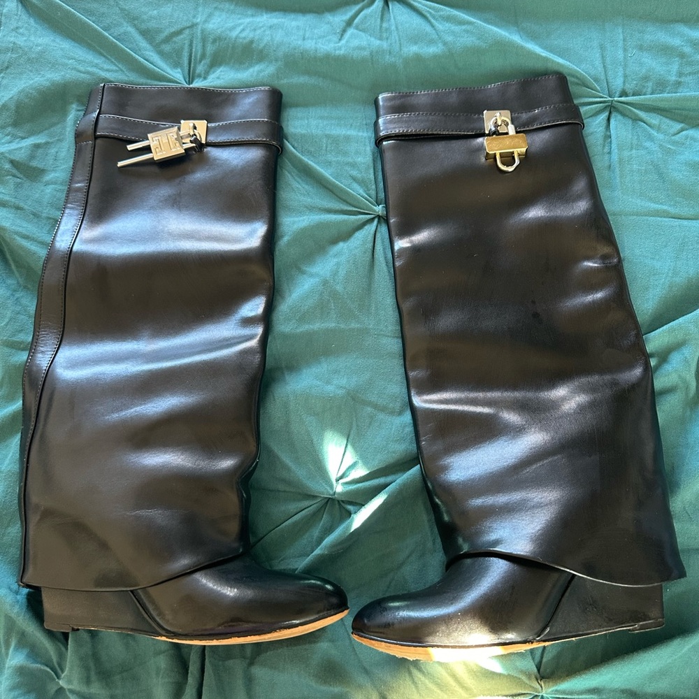Black knee boots